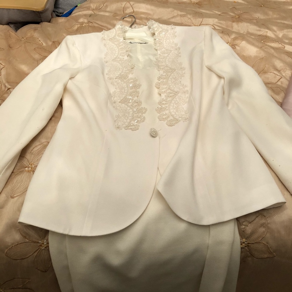 Beautiful off-white dress Jackets it barely worn
